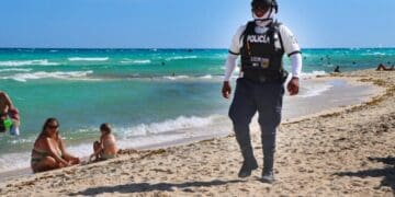 Suspenden a cinco policías relacionados con el fallecimiento de un pescador en Playa del Carmen, había sido detenido en la Zofemat