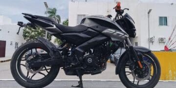 Policías de Playa del Carmen aseguran motocicleta con reporte de robo