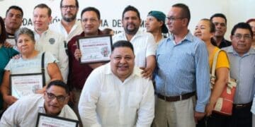 Gobierno de Estefanía Mercado entrega reconocimientos a integrantes de la Caravana Humanitaria de Playa del Carmen