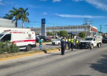 Cierre provisional del puente por incidente de tránsito en el bulevar Playa del Carmen